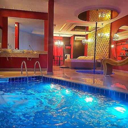 Happy Night (Adults Only) Ξενοδοχείο Cotia  Εξωτερικό φωτογραφία